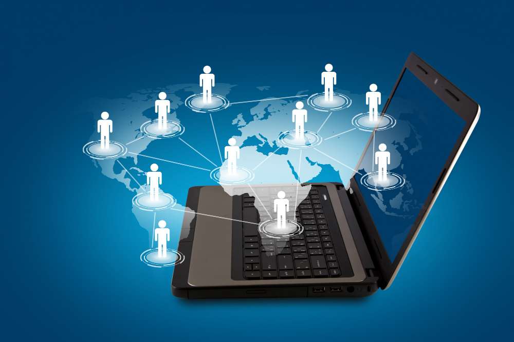 portatil-cual-hay-mundo-personas-dibujadas